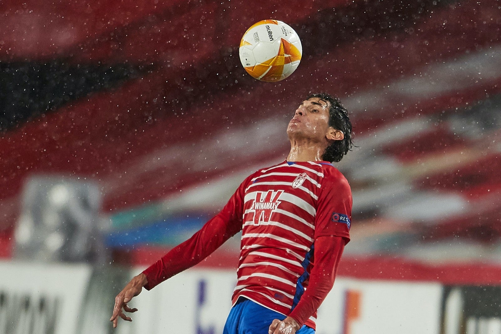 Los de Diego Martínez buscan poner pie y medio en la siguiente ronda de la Europa League.