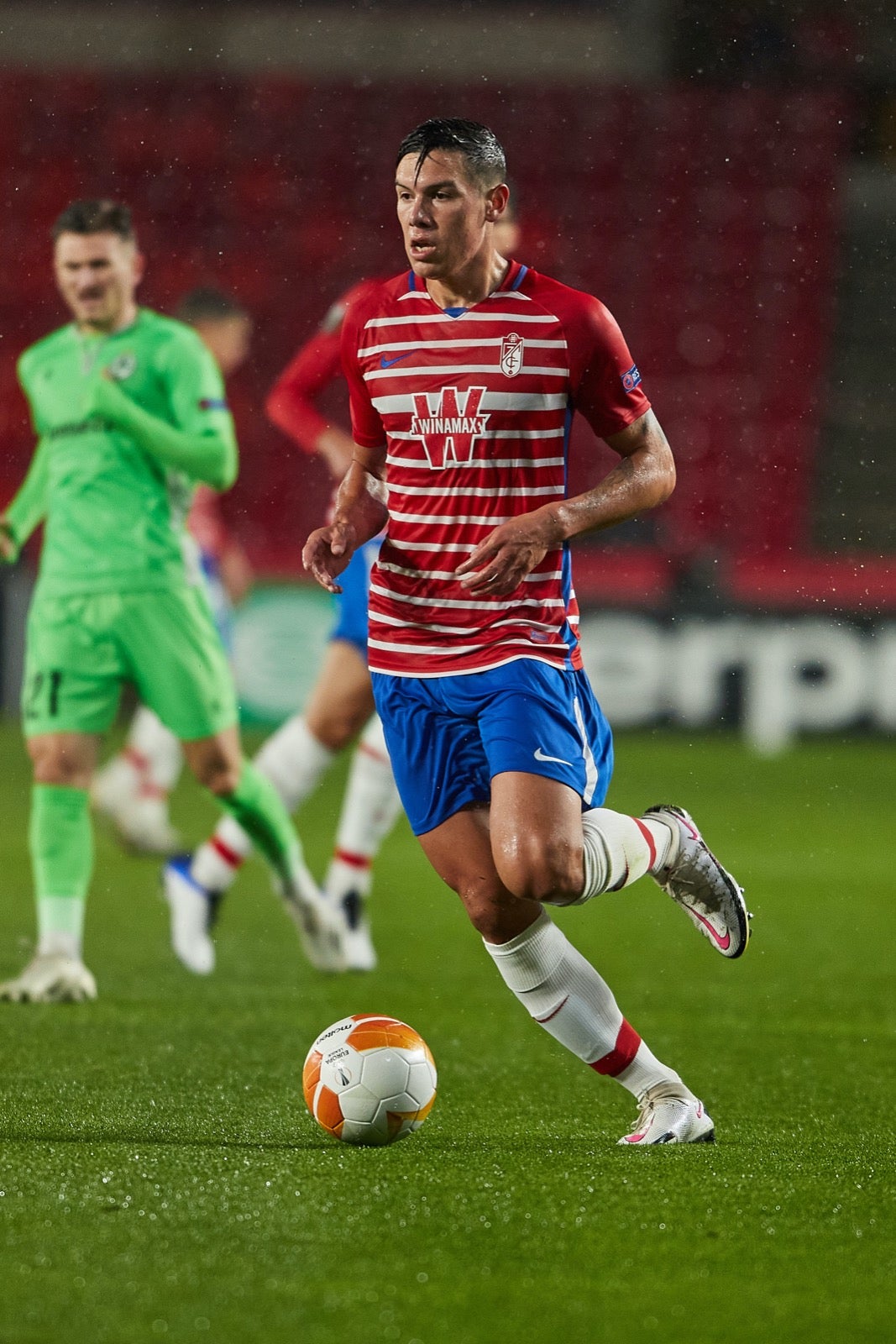 Los de Diego Martínez buscan poner pie y medio en la siguiente ronda de la Europa League.