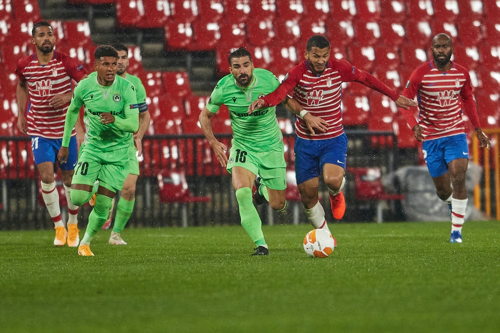 Los de Diego Martínez buscan poner pie y medio en la siguiente ronda de la Europa League.