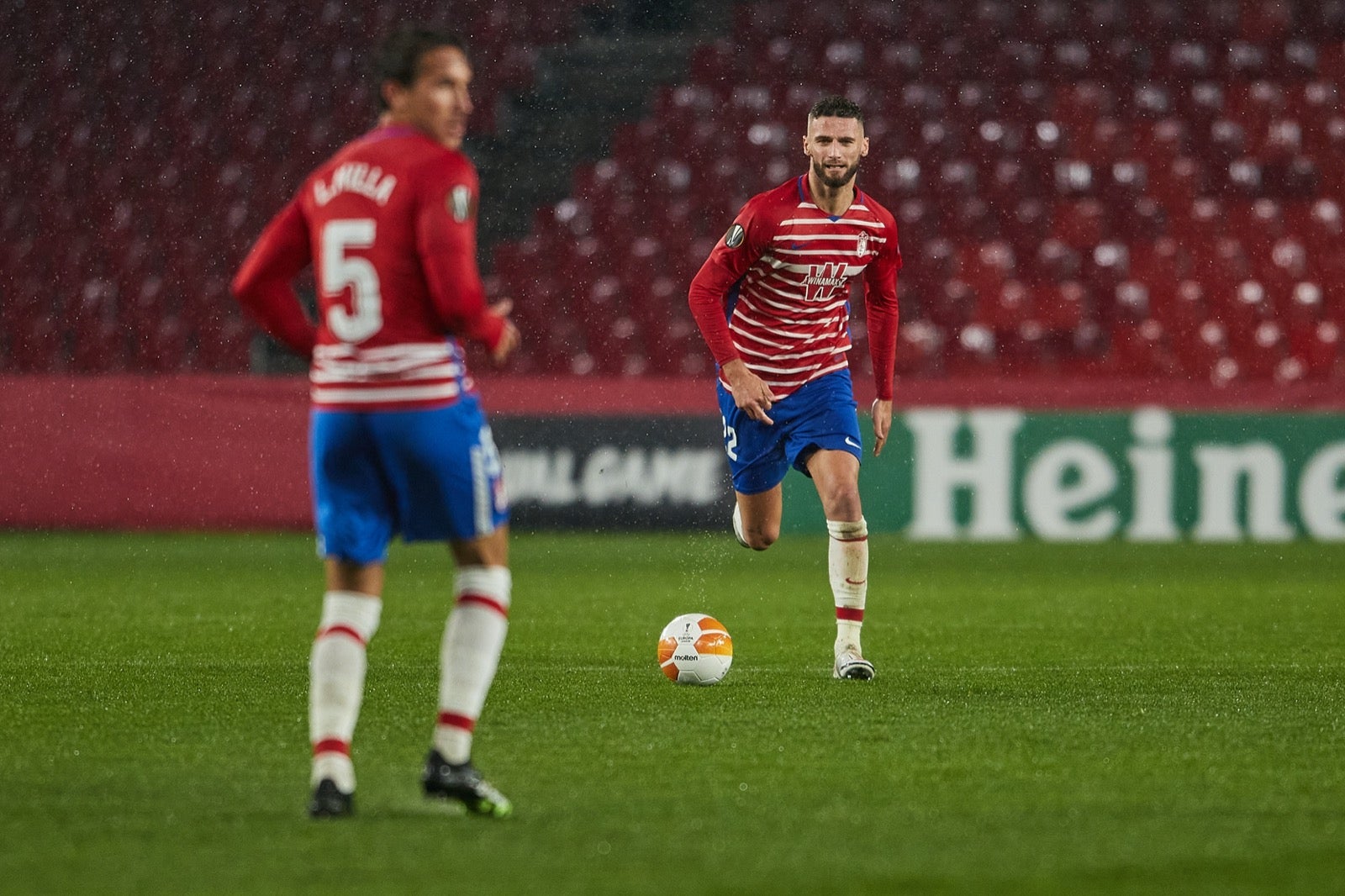 Los de Diego Martínez buscan poner pie y medio en la siguiente ronda de la Europa League.