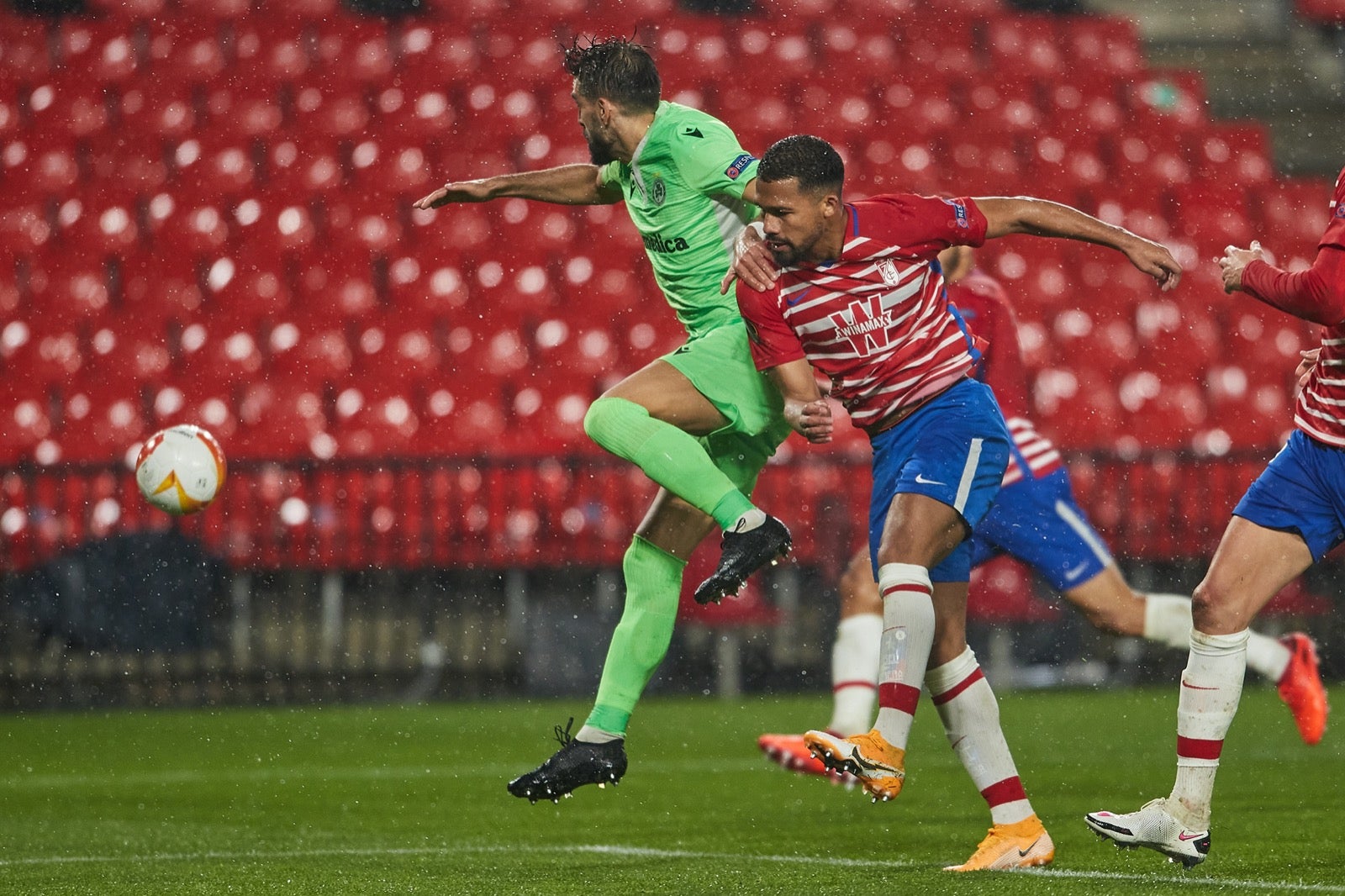 Los de Diego Martínez buscan poner pie y medio en la siguiente ronda de la Europa League.