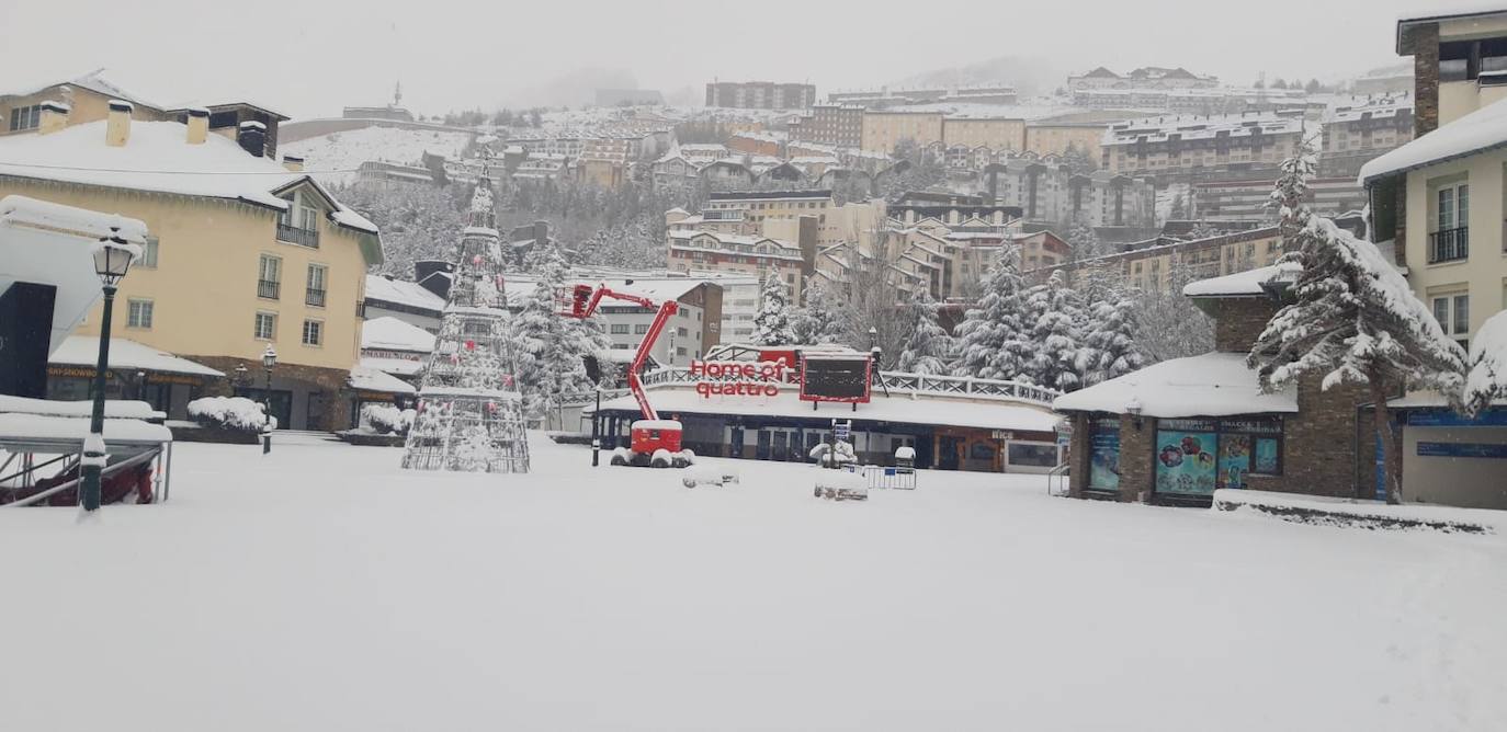 La nieve comenzó a caer de madrugada, con una acumulación de entre 30 y 40 centímetros