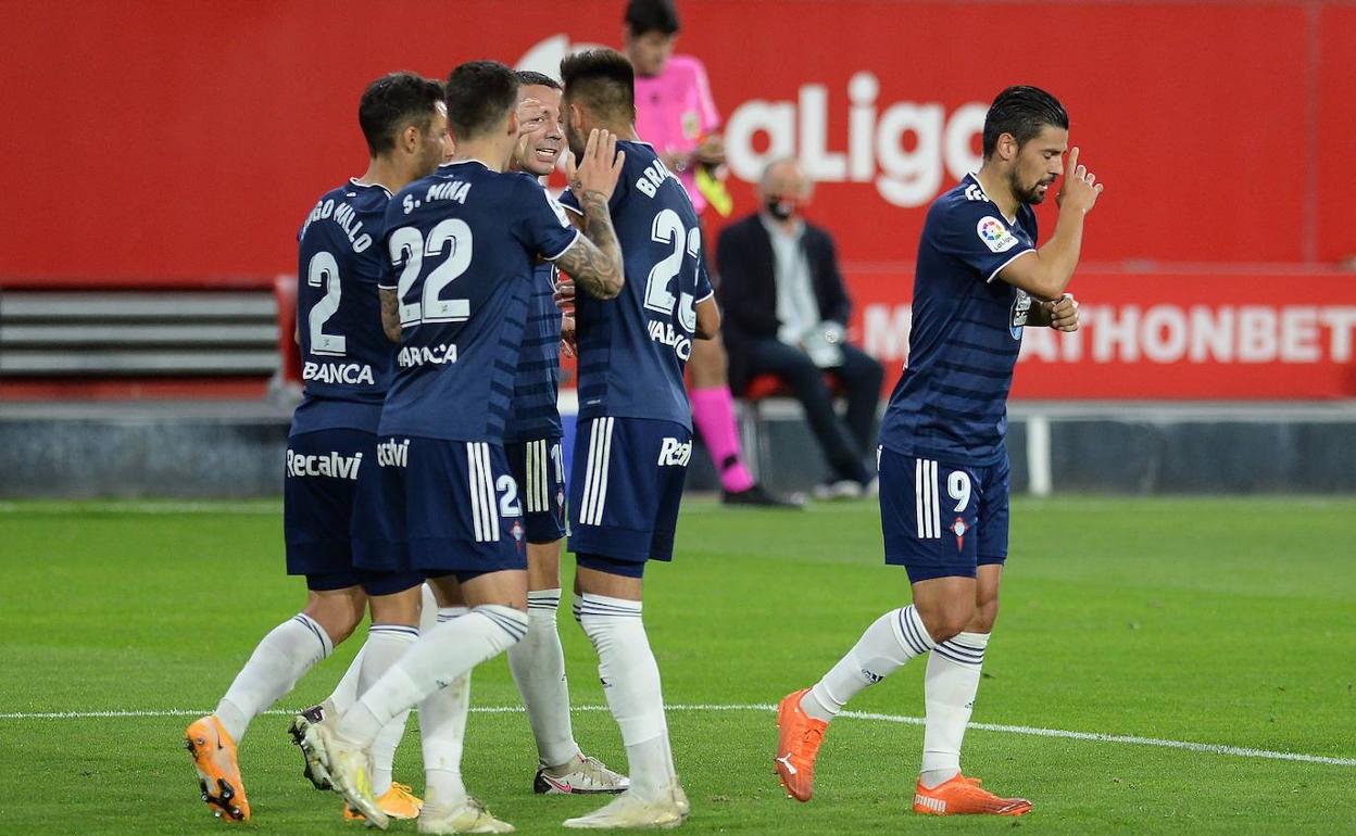 Nolito se persigna tras la celebración del gol que le marcó al Sevilla con el Celta. 