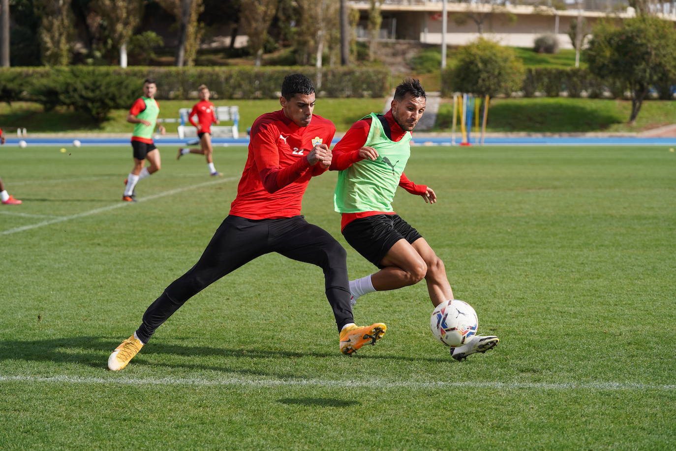 Samú Costa y Joao Carvalho, que disputan el balón, apuntan para estar en el once hoy. 