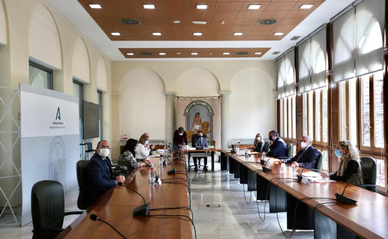 Reunión del presidente de la Junta con el Comité de Expertos en La Normal