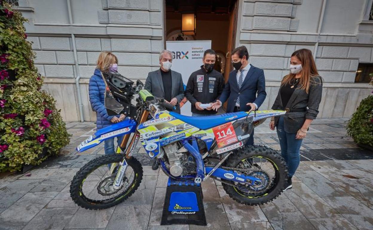 Yayo Carbonell, recibido en el Ayuntamiento de Granada