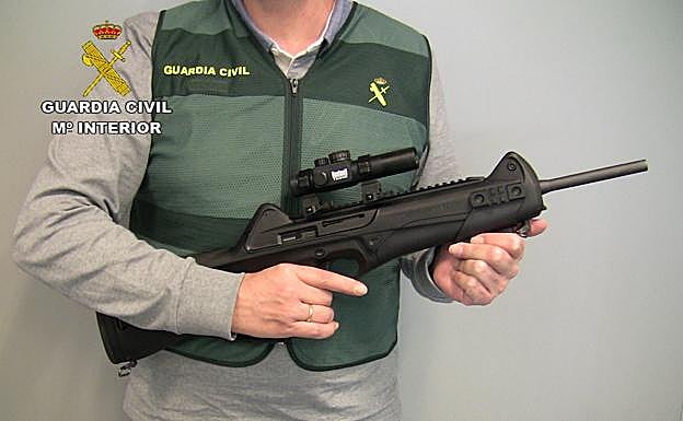 Imagen. Las armas incautadas en la operación contra el crimen organizado. 