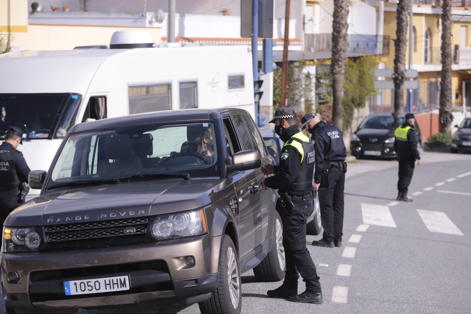 Los ayuntamientos han hecho un esfuerzo extra para controlar la entrada de personas a sus términos municipales.