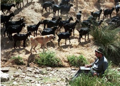 Imagen secundaria 1 - Juan Manuel, El Cabrero, en el año 2001. 