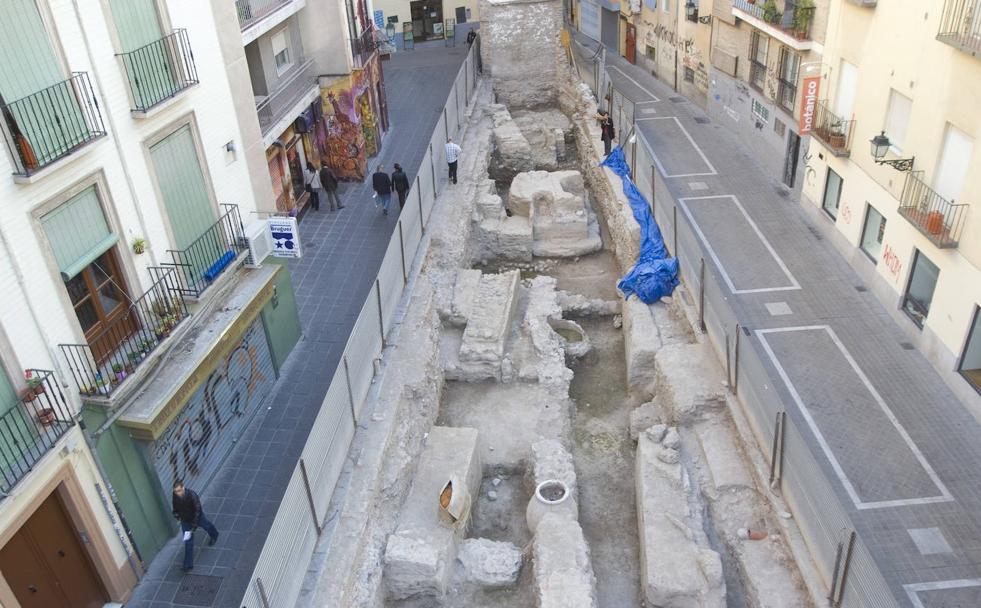 La monumental muralla de la Medina que aún sigue bajo tierra en Granada