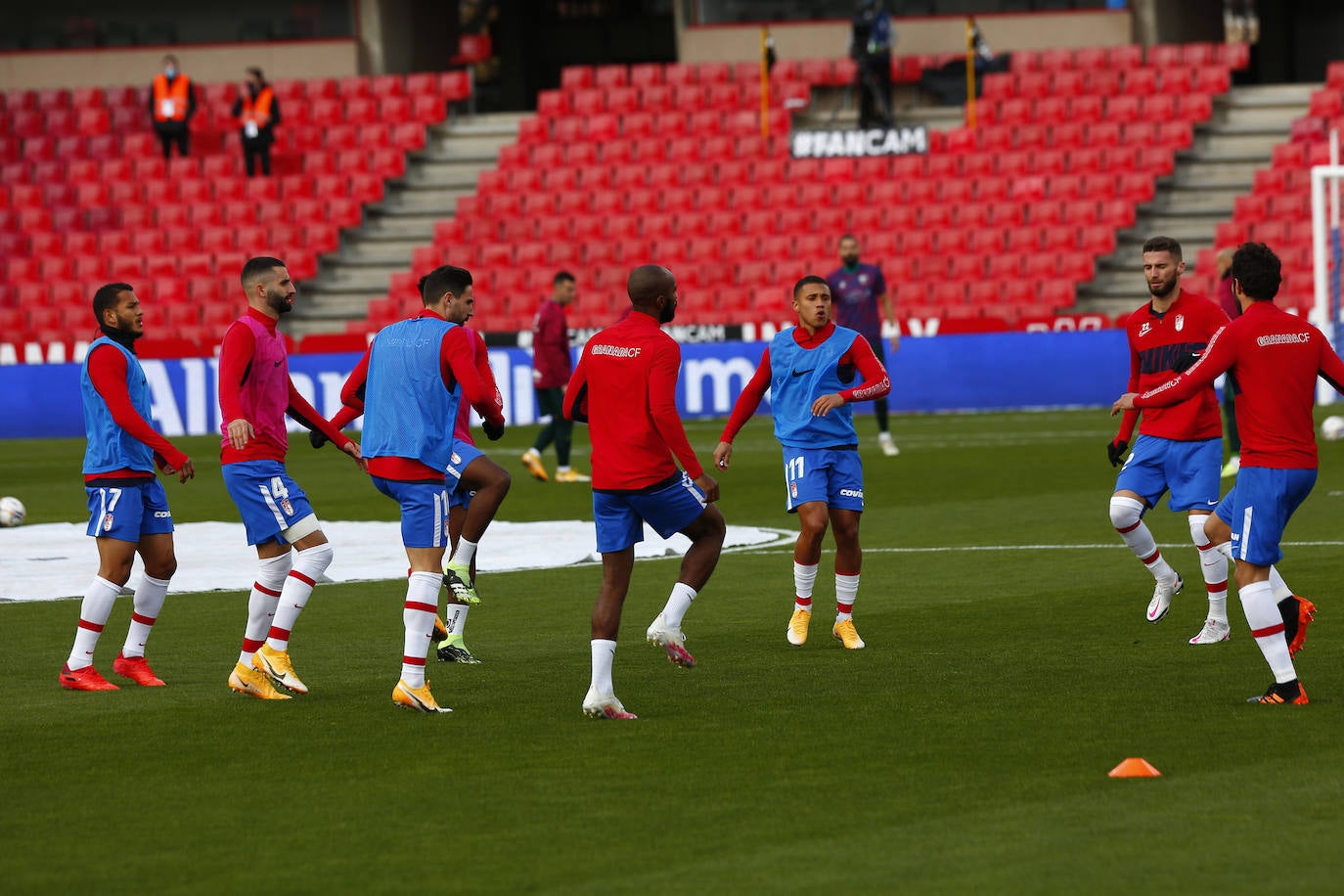 Repasa todas las imágenes del duelo entre rojiblancos y oscenses