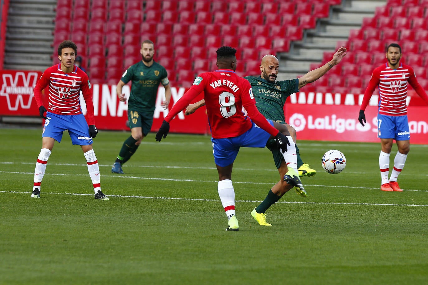 Repasa todas las imágenes del duelo entre rojiblancos y oscenses