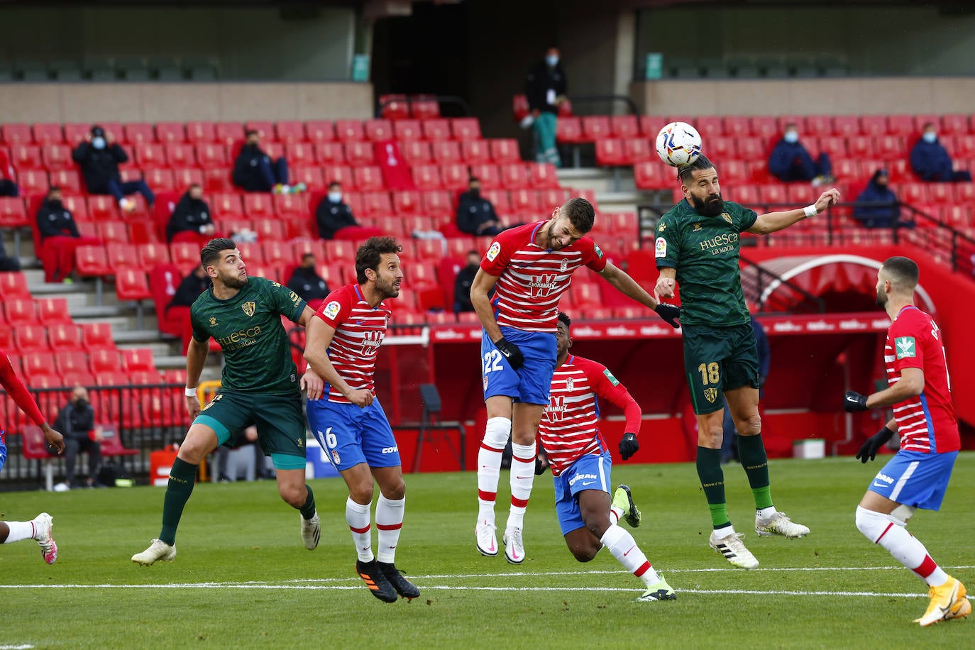 Repasa todas las imágenes del duelo entre rojiblancos y oscenses