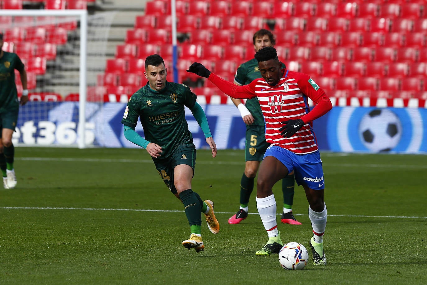 Repasa todas las imágenes del duelo entre rojiblancos y oscenses