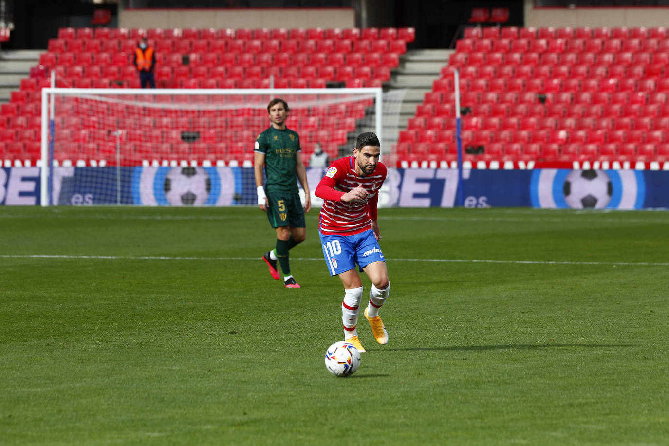 Repasa todas las imágenes del duelo entre rojiblancos y oscenses