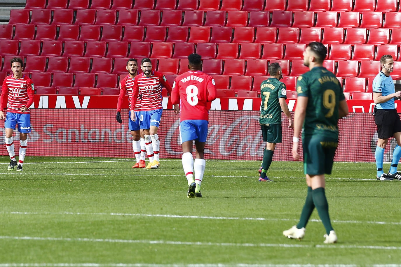 Repasa todas las imágenes del duelo entre rojiblancos y oscenses