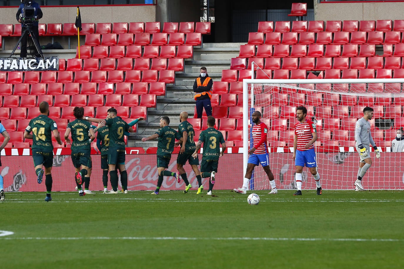 Repasa todas las imágenes del duelo entre rojiblancos y oscenses