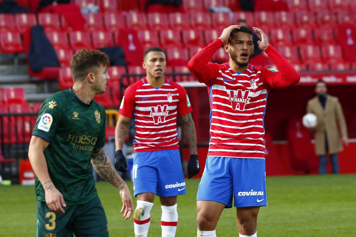 Repasa todas las imágenes del duelo entre rojiblancos y oscenses