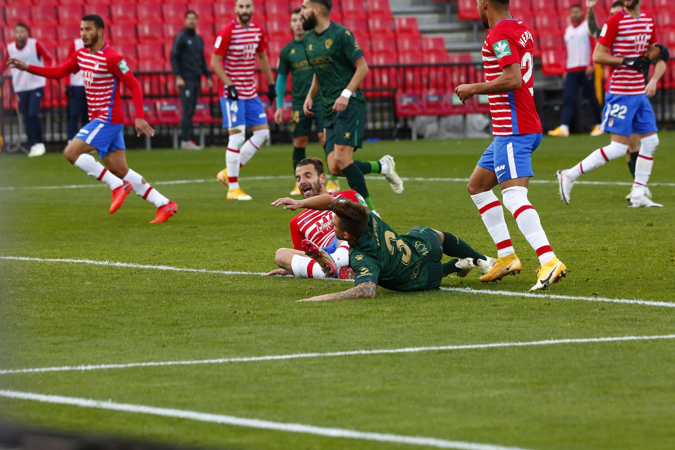 Repasa todas las imágenes del duelo entre rojiblancos y oscenses