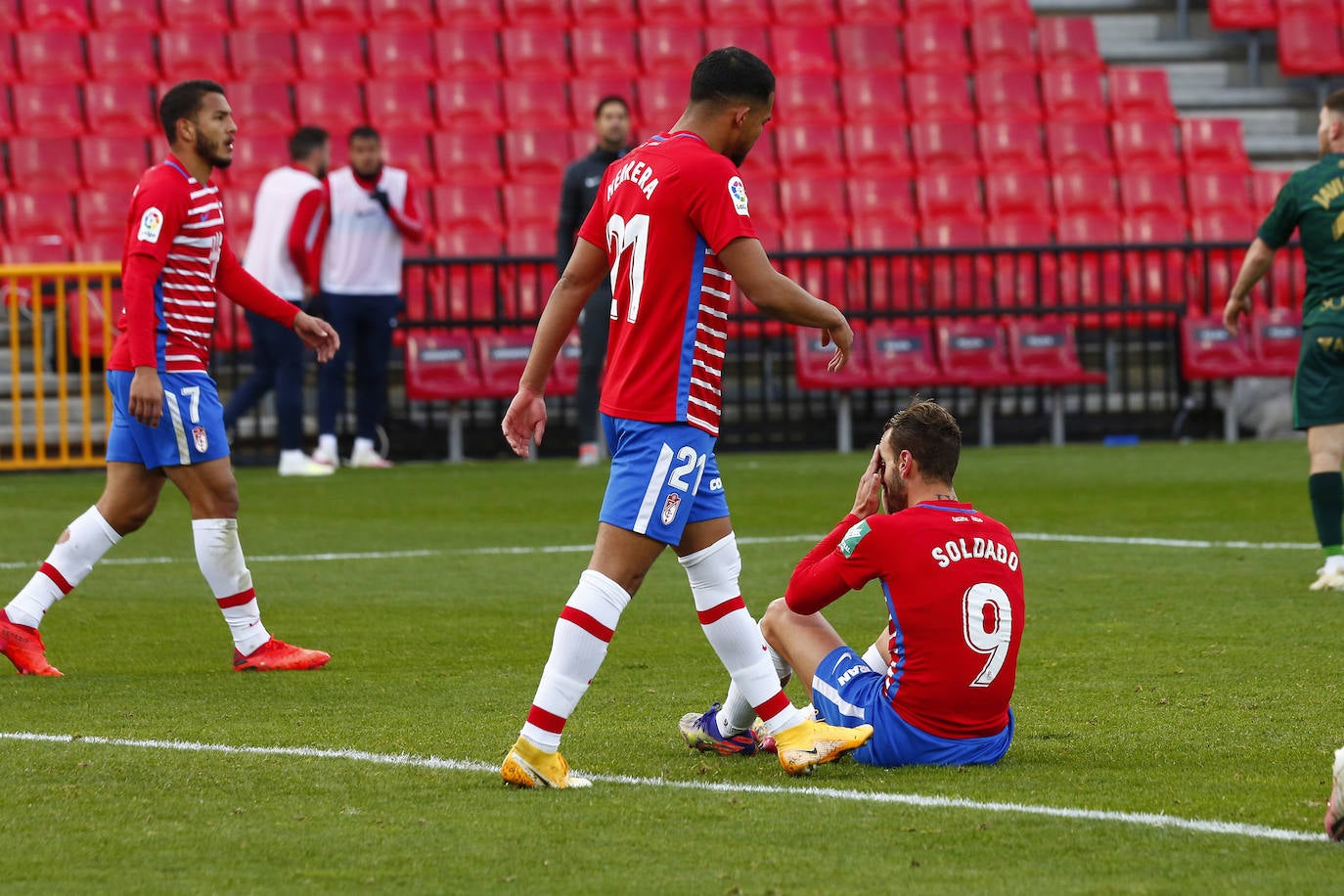 Repasa todas las imágenes del duelo entre rojiblancos y oscenses