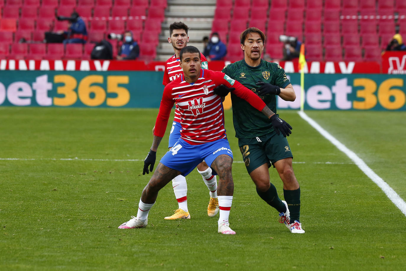 Repasa todas las imágenes del duelo entre rojiblancos y oscenses