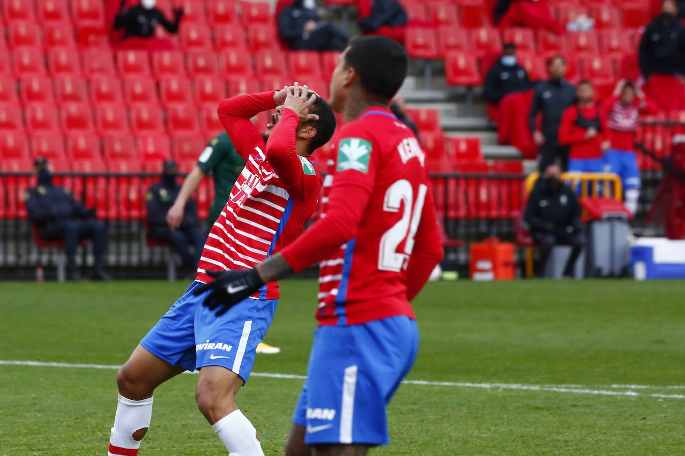 Repasa todas las imágenes del duelo entre rojiblancos y oscenses