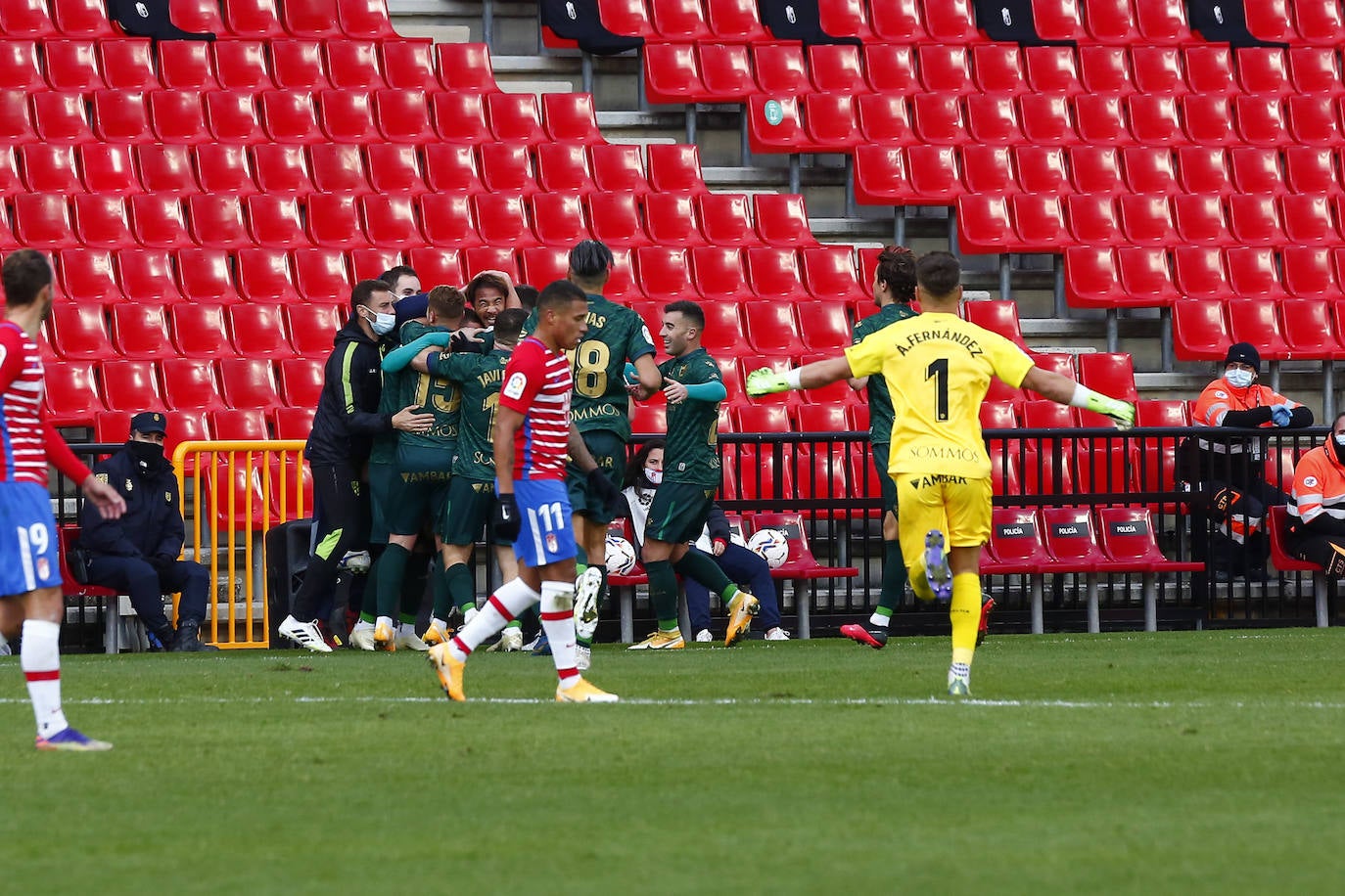 Repasa todas las imágenes del duelo entre rojiblancos y oscenses