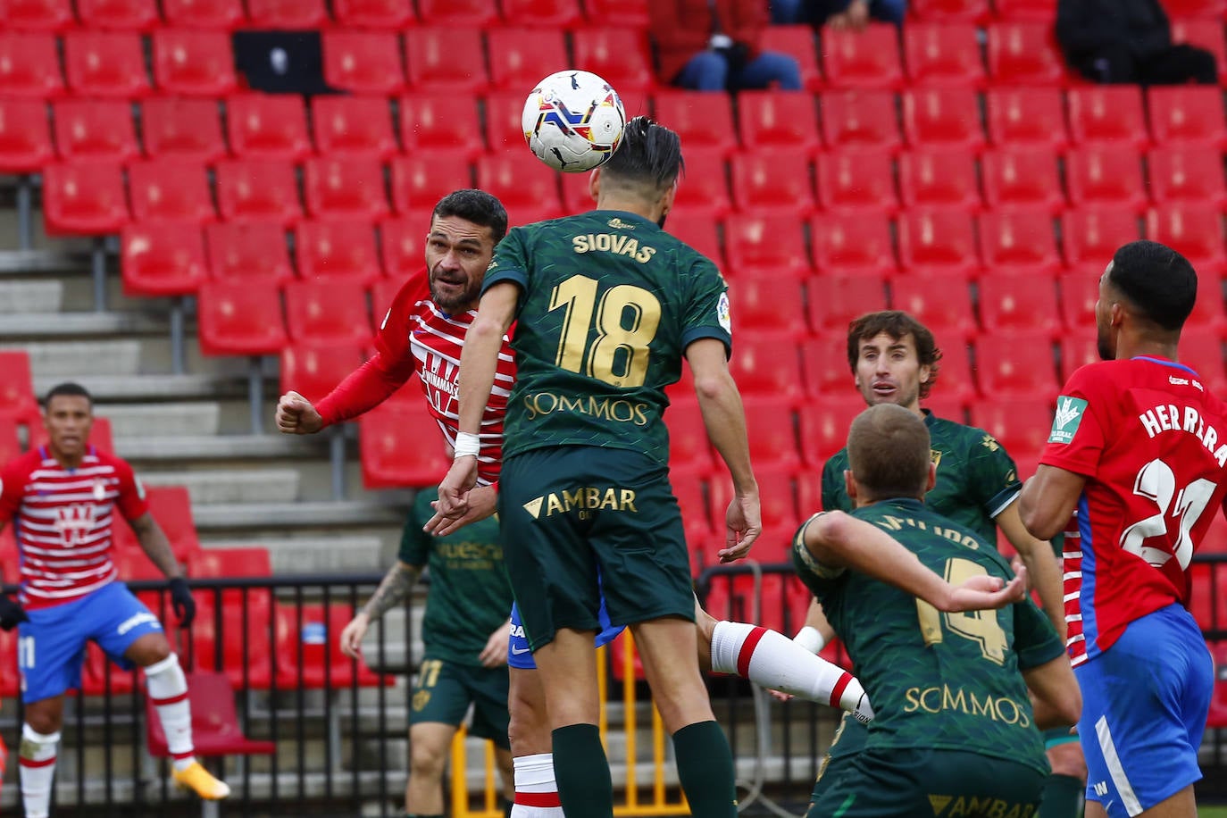 Repasa todas las imágenes del duelo entre rojiblancos y oscenses