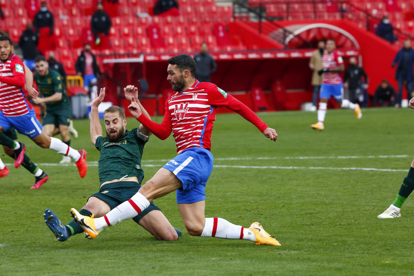 Repasa todas las imágenes del duelo entre rojiblancos y oscenses