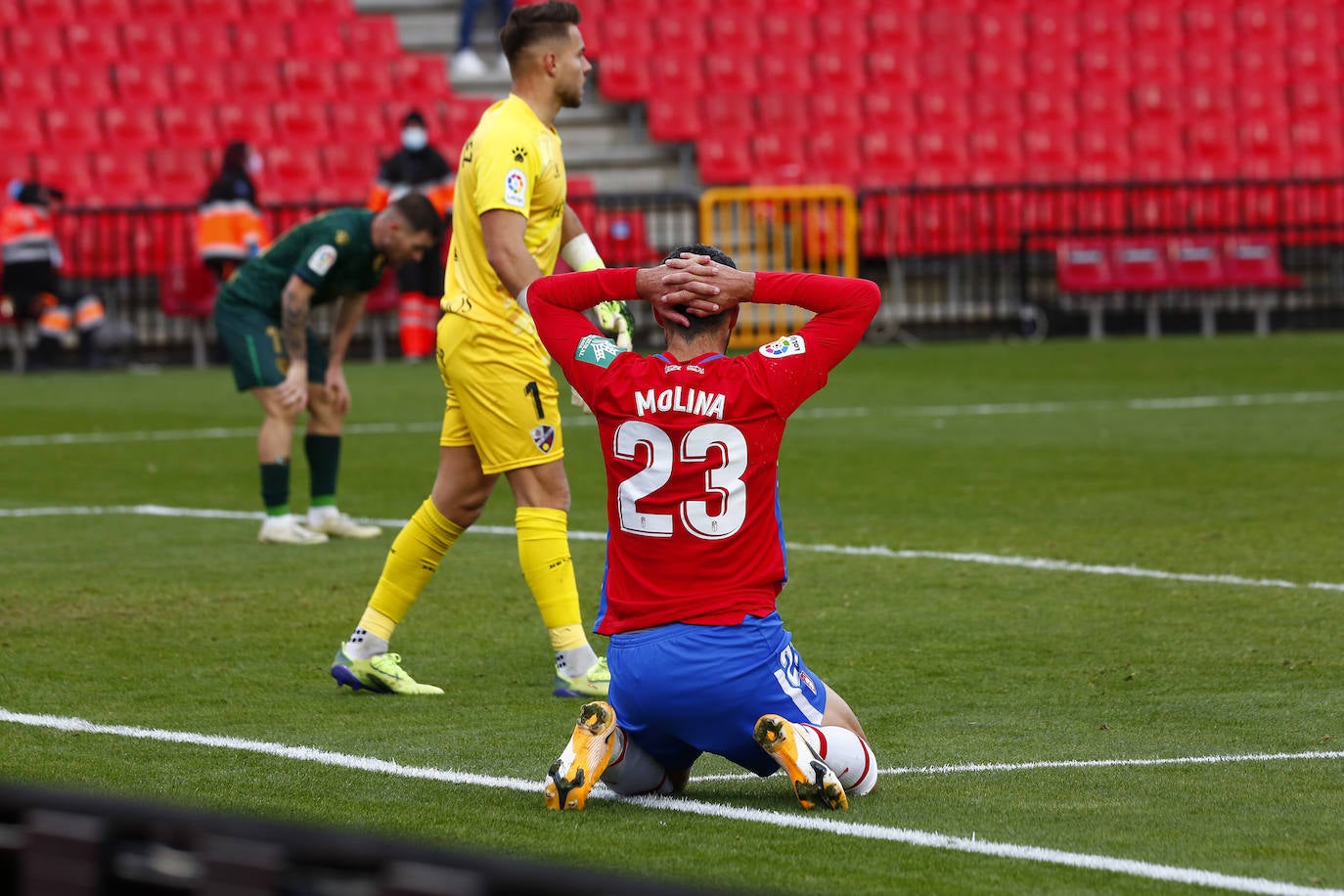 Repasa todas las imágenes del duelo entre rojiblancos y oscenses