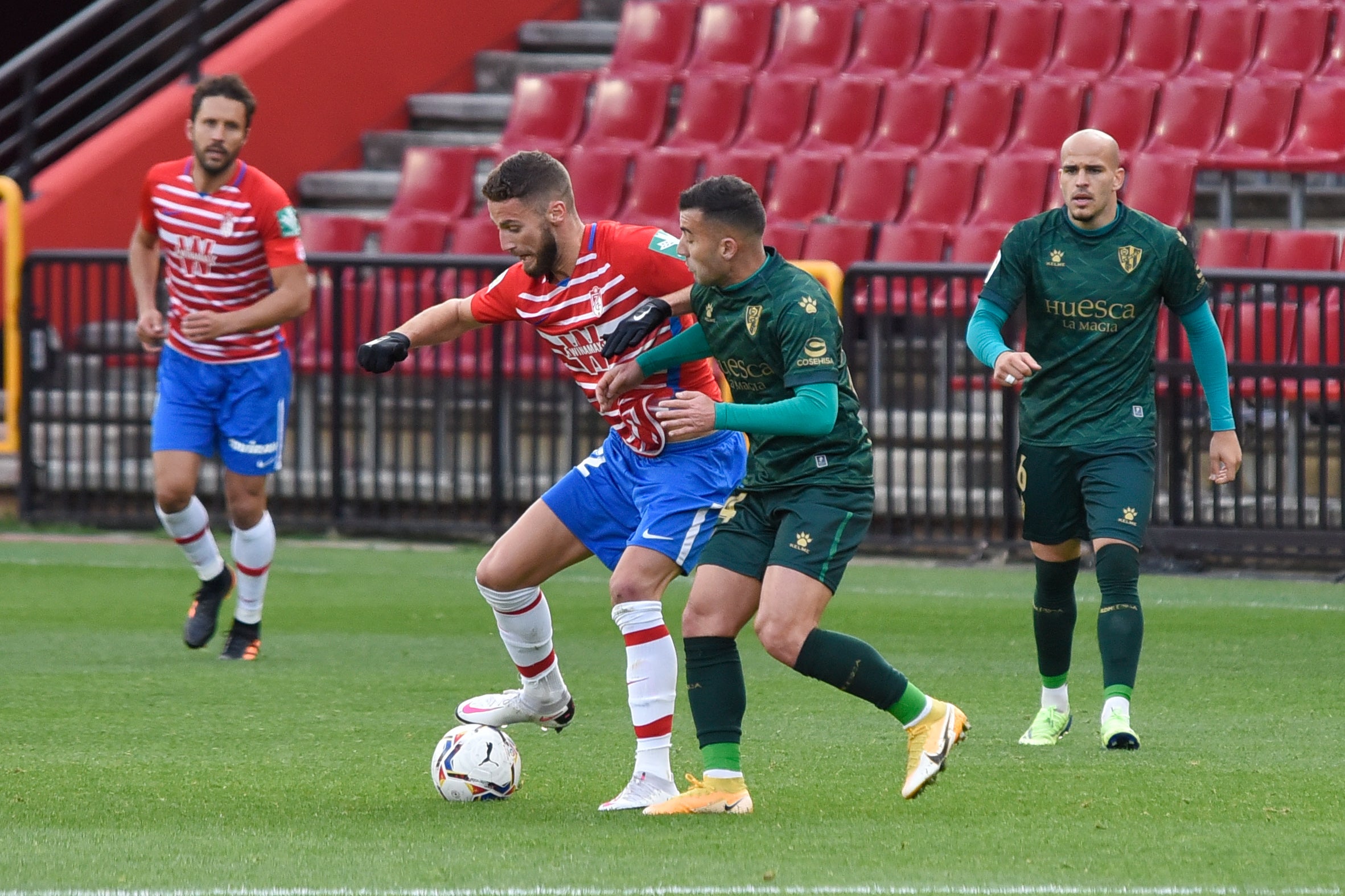 Repasa todas las imágenes del duelo entre rojiblancos y oscenses