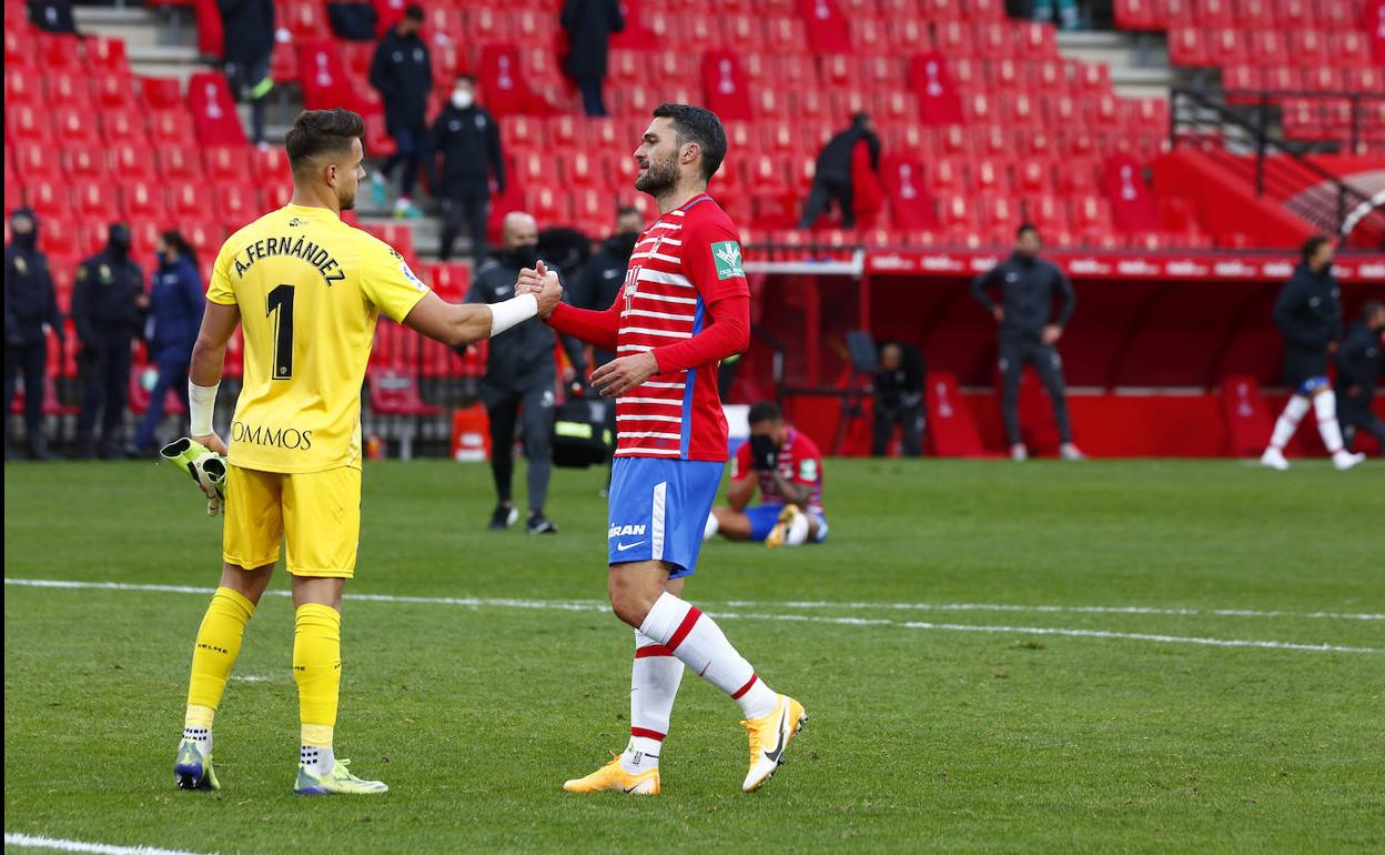 Granada CF - Huesca | Gato con guantes