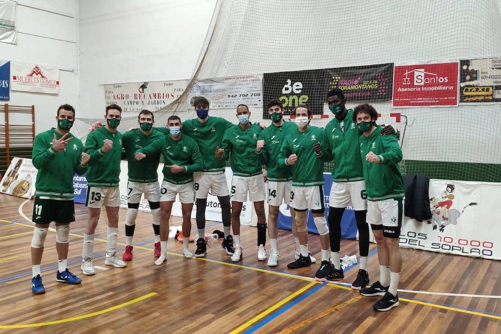 El equipo almeriense consigue un gran triunfo en una pista complicada. 