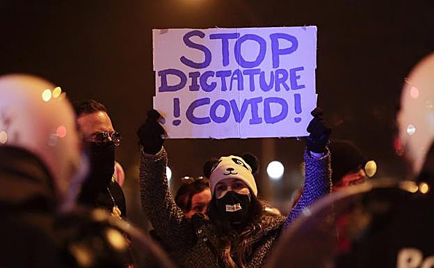 El plan de la Agencia Europea del Medicamento para convencer a los antivacunas