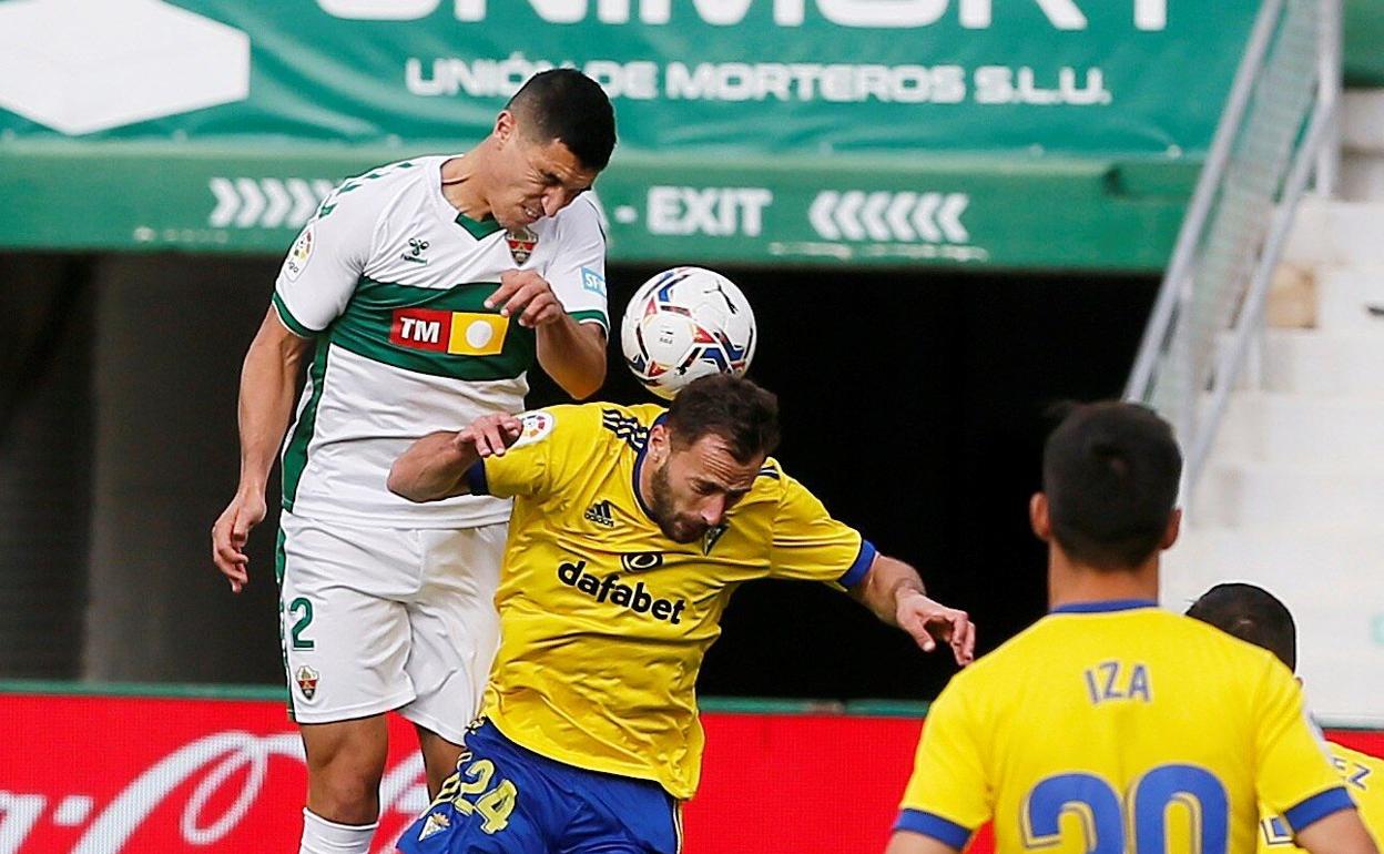 Diego González, referente en la defensa ilicitana. 