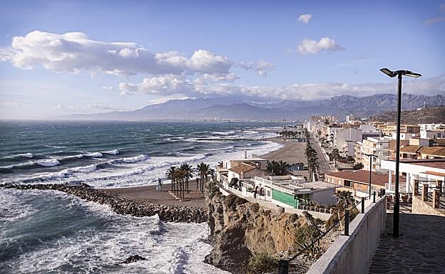 Torrenueva construirá un puente colgante para unir el municipio con la playa de La Joya