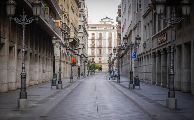 Imagen principal - La calle Ganivet, el centro de menores Ganivet junto al Carmen de los Mártires y una ilustración el escritor granadino.