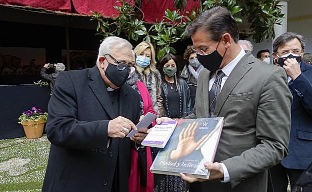 Imagen principal - Inauguración ayer del belén municipal. 