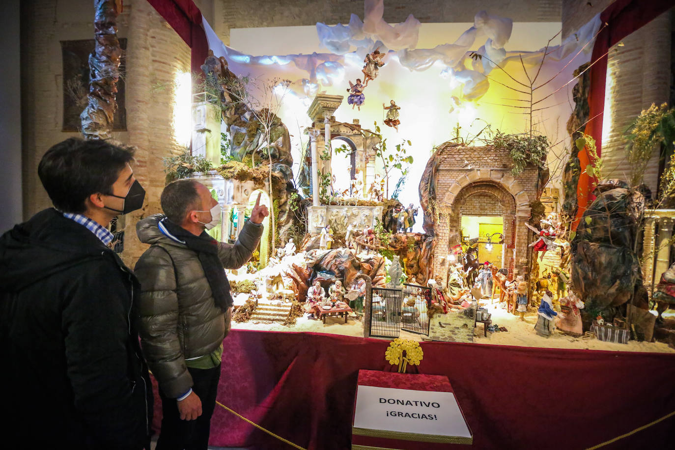 Belén napolitano de la hermandad del Vía Crucis. 