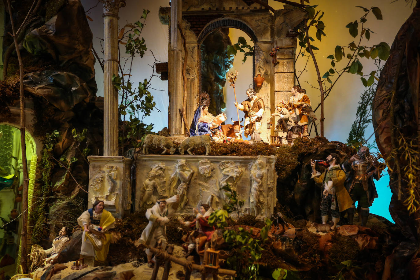 Belén napolitano de la hermandad del Vía Crucis. 