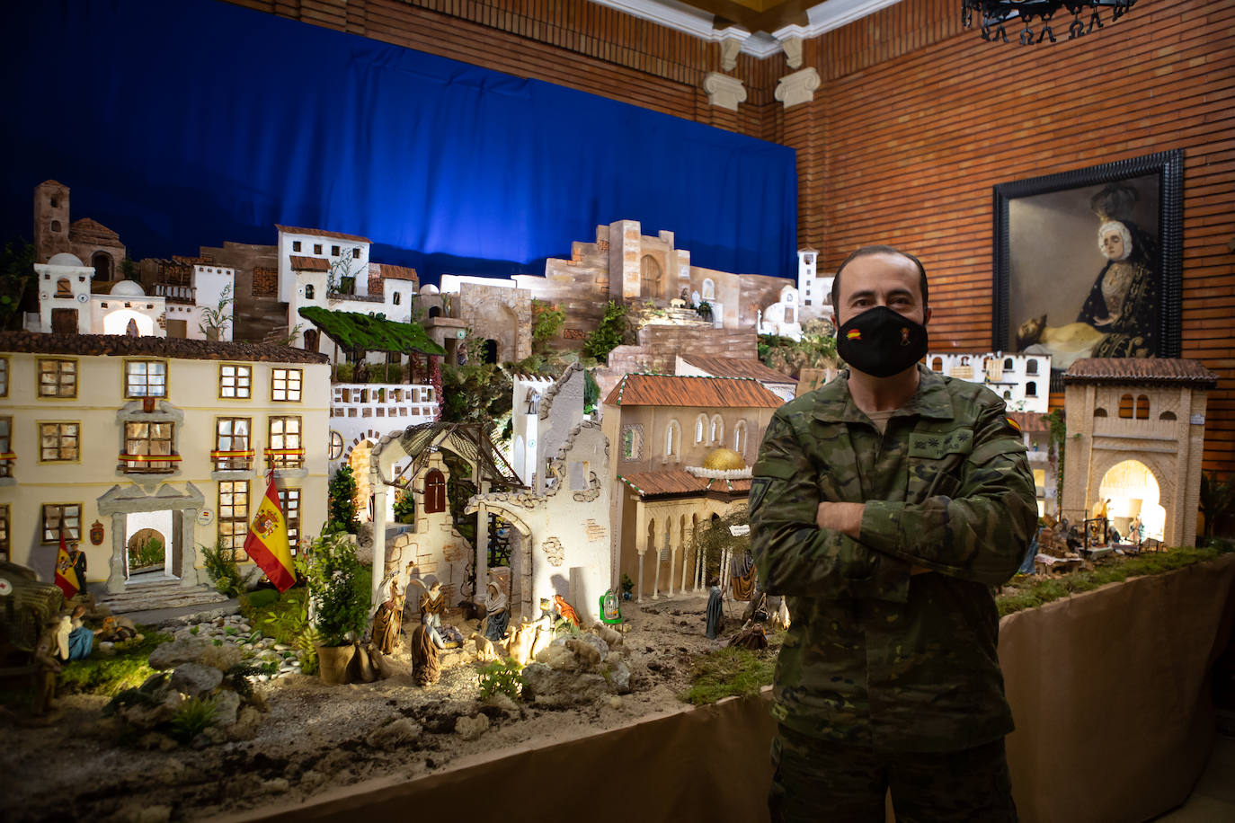 Últimos detalles al belén del Madoc, ya abierto. 