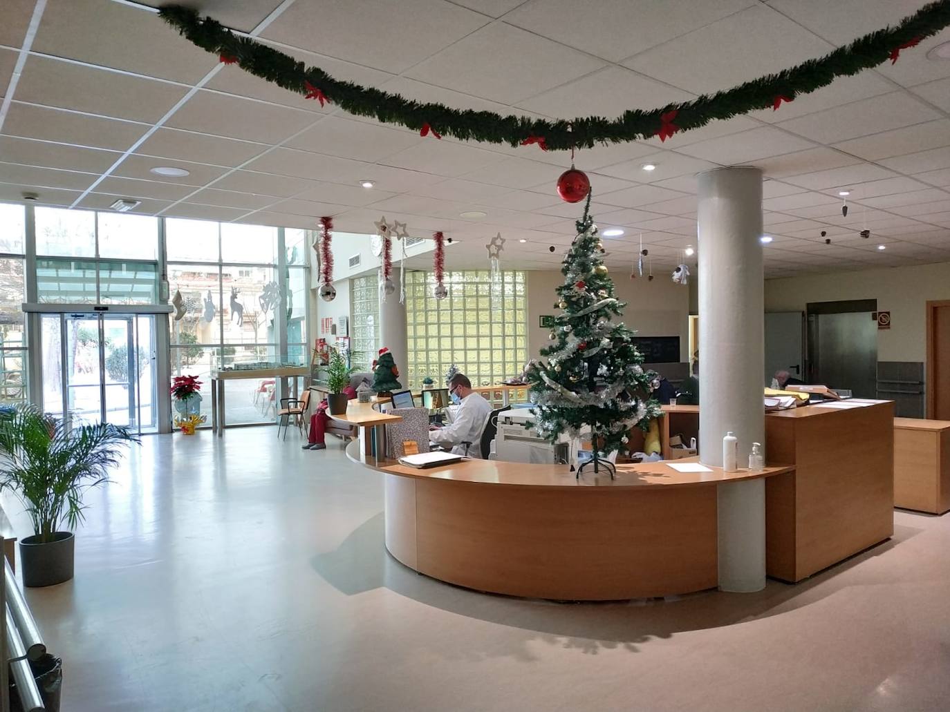 Decoración navideña en el Centro Residencial para Mayores Reifs Maracena. 