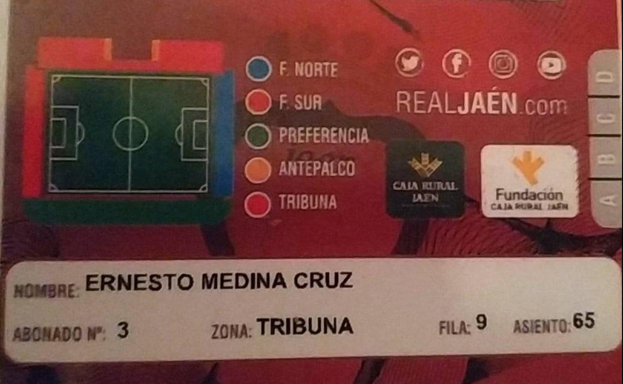 El socio con el carné número tres sigue fiel al equipo de la capital . L