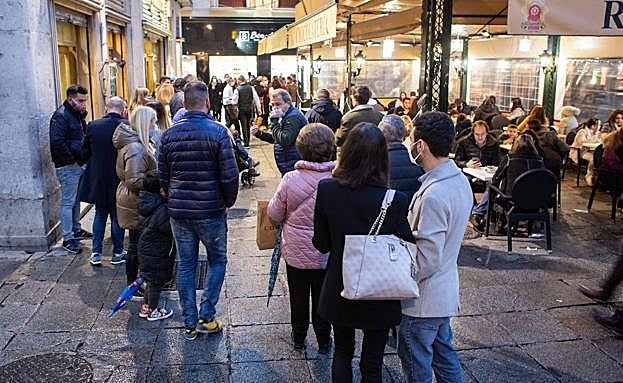 Los granadinos llenan las calles el fin de semana prenavideño.