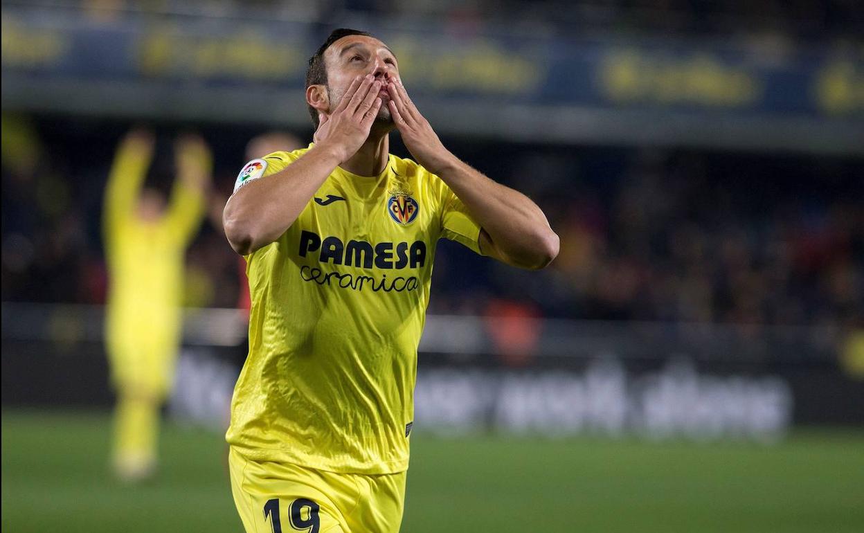 Santi Cazorla celebra un gol con el Villarreal. 