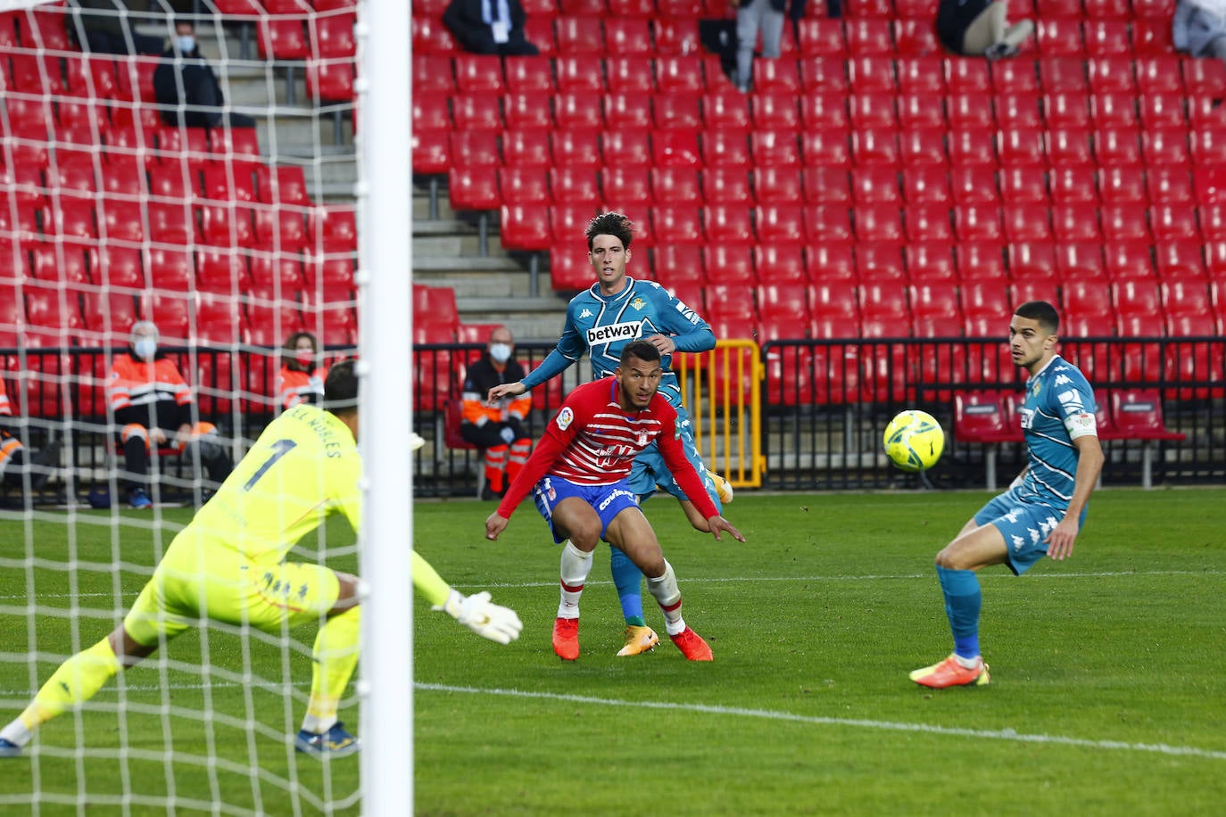 Estas son las mejores imágenes del partido disputado en el coliseo rojiblanco