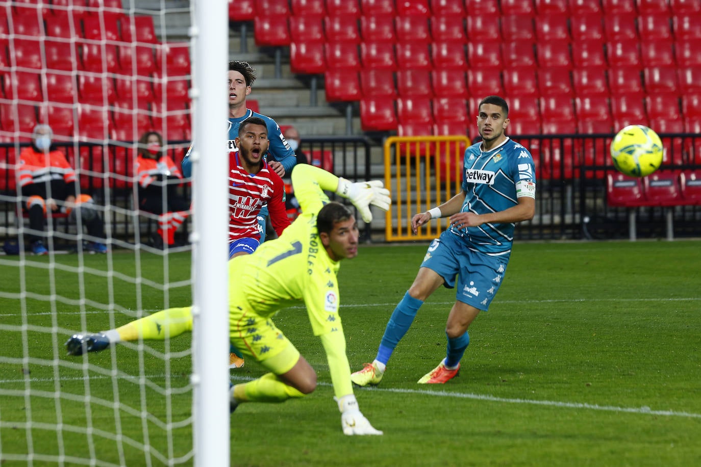 Estas son las mejores imágenes del partido disputado en el coliseo rojiblanco