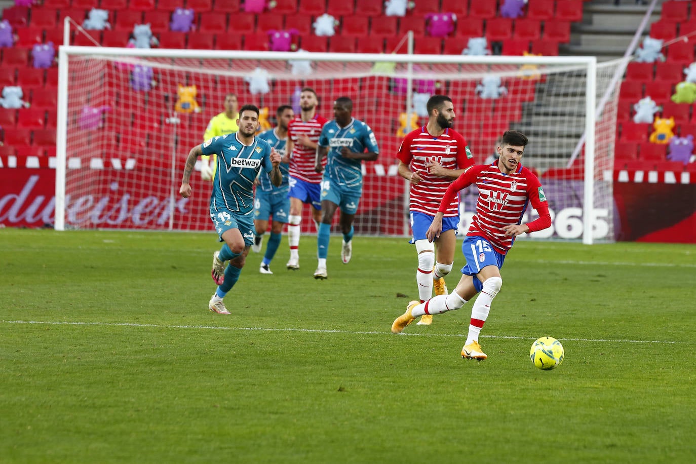Estas son las mejores imágenes del partido disputado en el coliseo rojiblanco