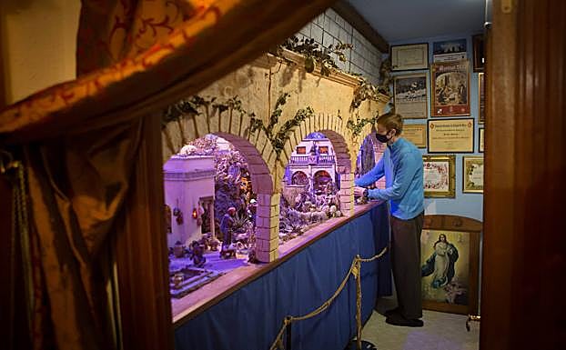 Galería. Belén que ocupa una habitación y que se mantiene montado los 365 días del año. 