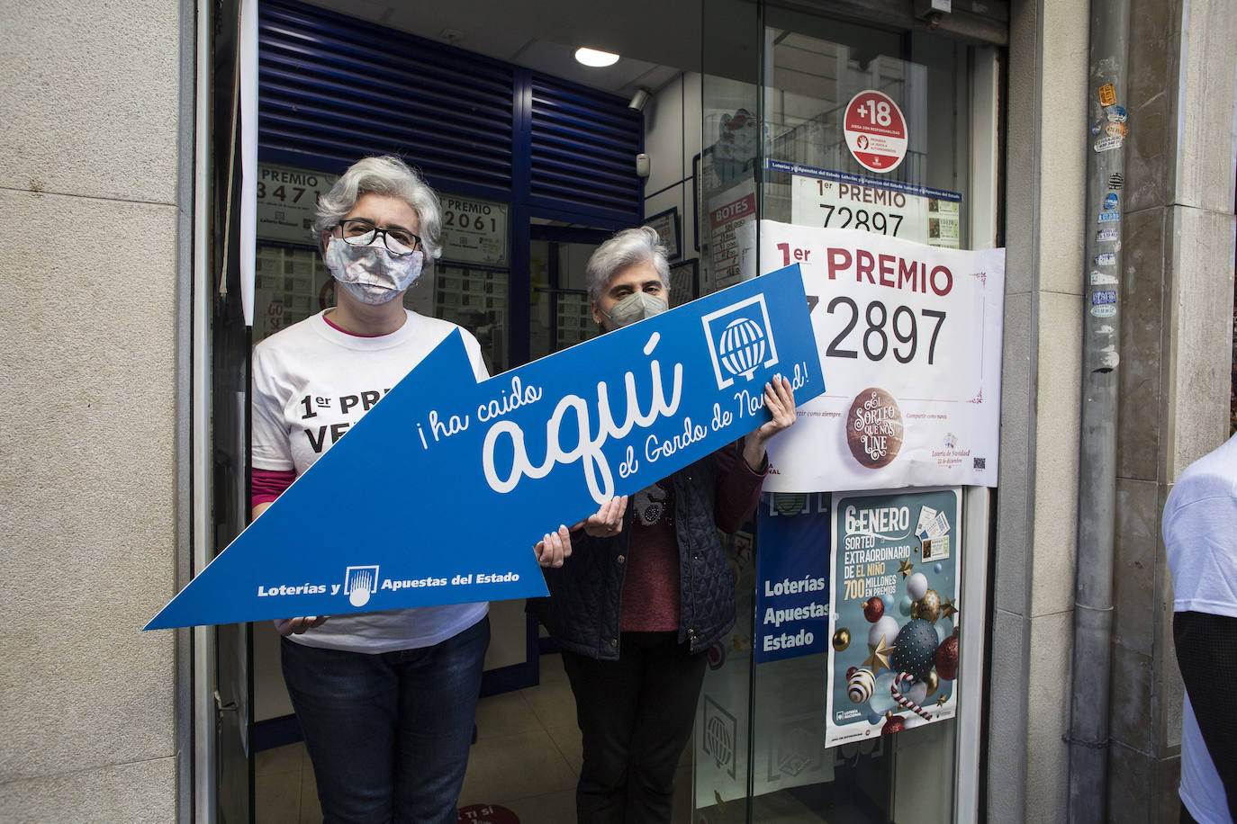 Alegría por partida doble en Granada capital con el Gordo y el cuarto premio.